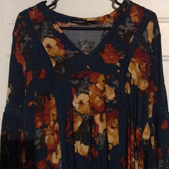 Blouse - Picture 2 of 3